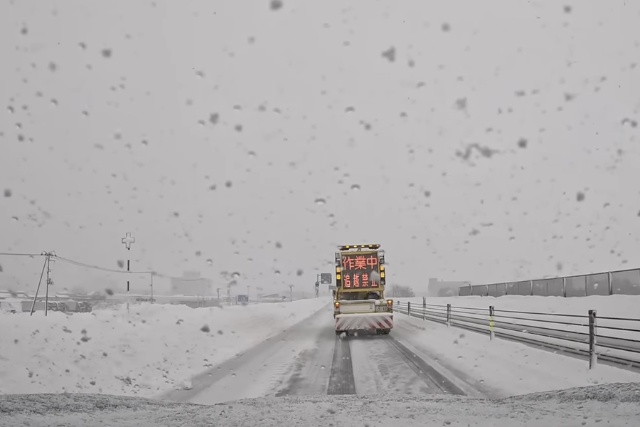 雪！ Strongest cold front this season: Snowfall in mountainous areas