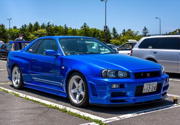 日産R34 スカイラインGT-R Vspec(1994) ニスモフルエアロ、ニスモオーバルマフラー、ホイールは旧ロゴニスモGMGT4でまとめらている