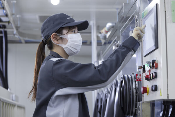 日産の個体電池試作風景