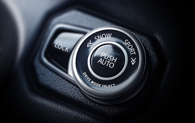 ▲4WD車には4つの走行モード（AUTO／SPORT／SNOW／LOCK）をダイヤルで簡単に選択できる「ALLGRIP」を採用