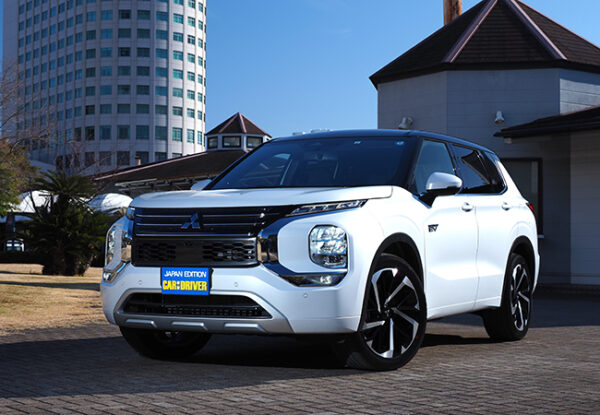 三菱アウトランダーPHEV・P　価格：532万700円　2.4リッターℓエンジン＋2モーターのPHEV　一充電当たりのEV走行距離は83㎞　プラットフォームはエクストレイルと共通　全長×全幅×全高4710×1860×1745mm　車重2110kg　駆動方式：4WD