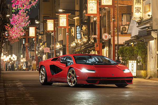 新型カウンタックLPI800-4日本上陸！ 元祖スーパーカーが提示