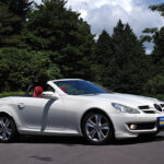 2010年式メルセデス・ベンツSLK350　SLKはCクラスのメカニカルコンポーネンツを活用したラグジュアリースポーツ　写真の2ndモデルは2004年に登場　SLRマクラーレンを彷彿させる個性的なマスクが目を射る