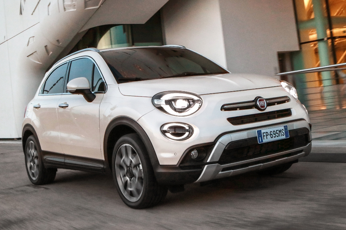 フィアット500Xの限定カブリオレモデル「500Xインフィニート」が日本