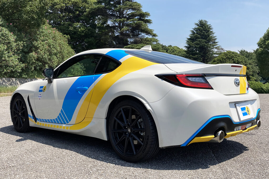 TOYOTA GR86用 BILSTEIN B14 デモカー。リアビューの写真