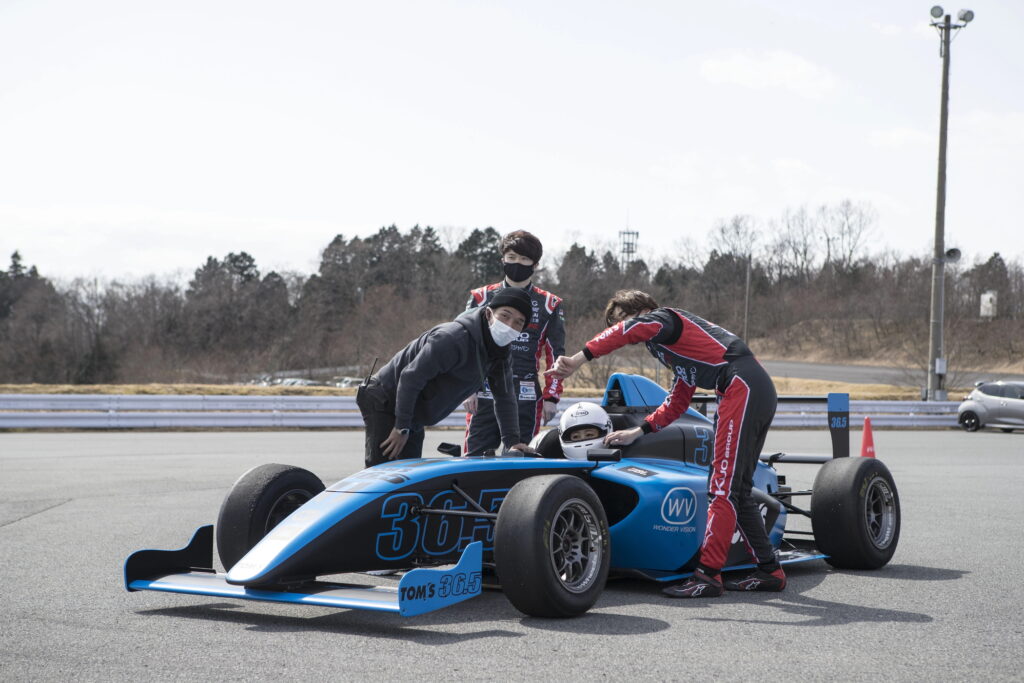 フォーミュラーカー体験会の様子