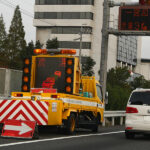 渋滞を示す道路管理車