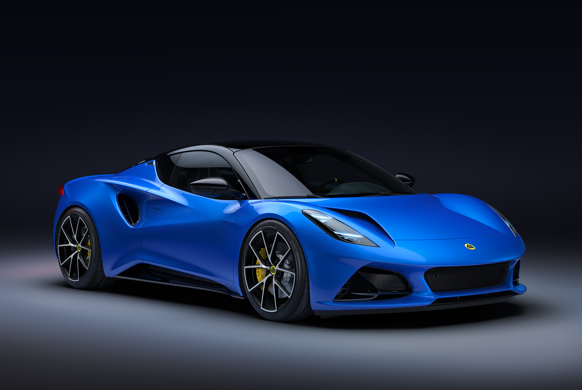 ロータスは東京オートサロン2023で2色のボディカラーのエミーラV6