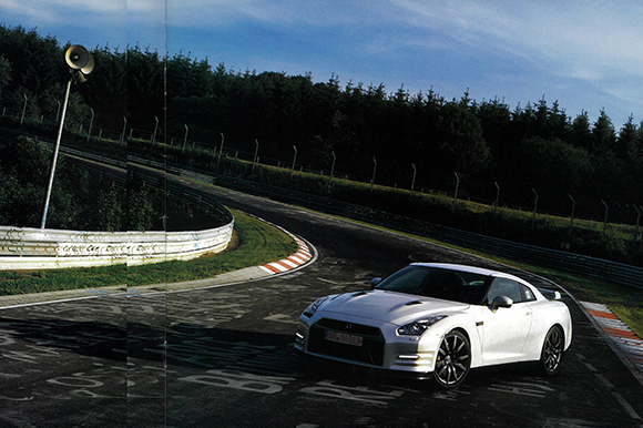 復刻版カタログ】進化するスーパースポーツ！ 最高出力530psに