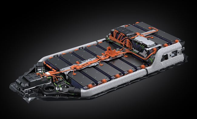 ▲床下に搭載する駆動用リチウムイオンバッテリーに新開発の電池パックを採用。総電力量は従来の54.4kWhから72.8kWhにまで引き上げる