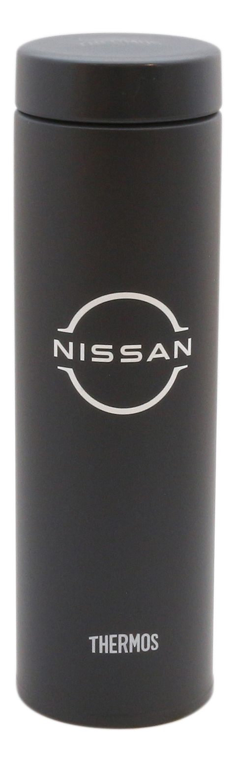 NISSANのロゴ入りオリジナルステンレスボトルを2名に。ボトル正面には日産が2020年から採用する新デザインのロゴマークが描かれています。このロゴは期待のBEV、アリアのデビューとともにユーザーの目に触れるようになり、サクラやエクストレイルなど、新型モデルのイルミネーションとしても使われています。ボトルは真空断熱タイプで、容量は480㏄。シリンダータイプのシンプルなデザイン。カラーはダークグレーです。