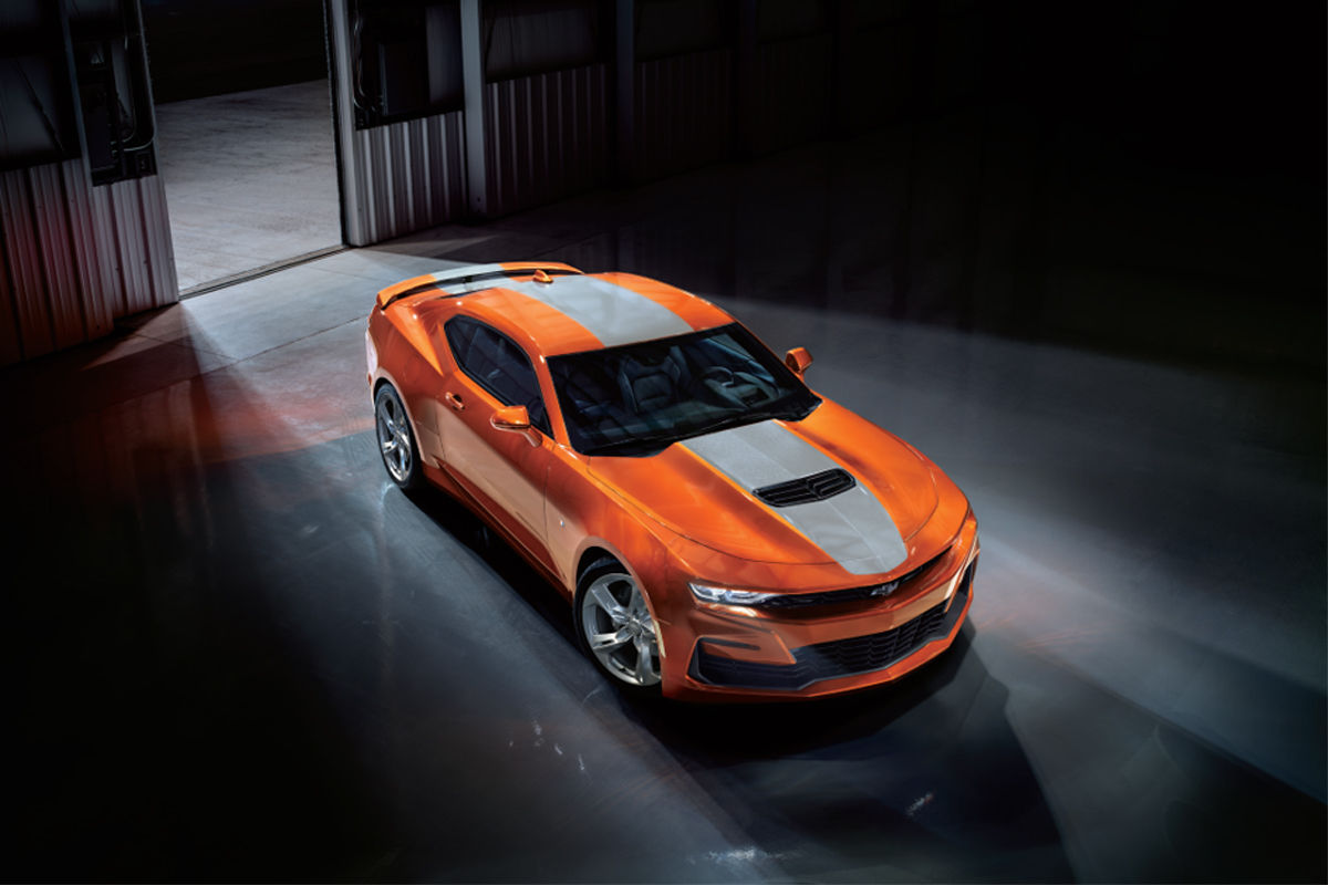 鮮烈なビビッドオレンジで彩ったシボレー・カマロの特別限定