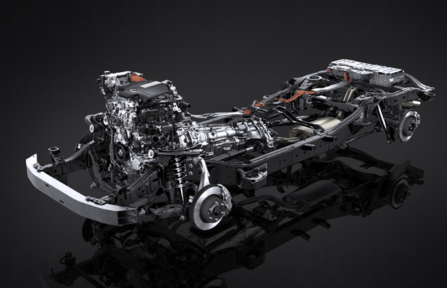 ▲レクサスのボディオンフレーム車で初となるT24A-FTS型2.4リットル直列4気筒DOHCガソリンターボエンジン＋モーター＋電子制御8速ATのハイブリッドシステムを設定。駆動機構はフルタイム4WD