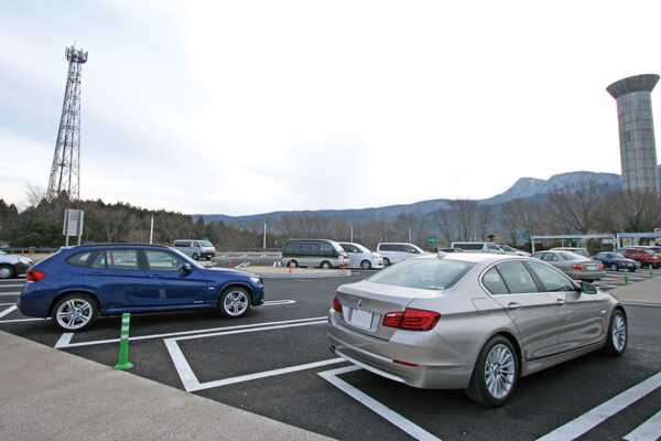 小型車・普通車は駐車スペースがないからといって大型車のスペースに止めない。大型車のドライバーに大きな迷惑をかける