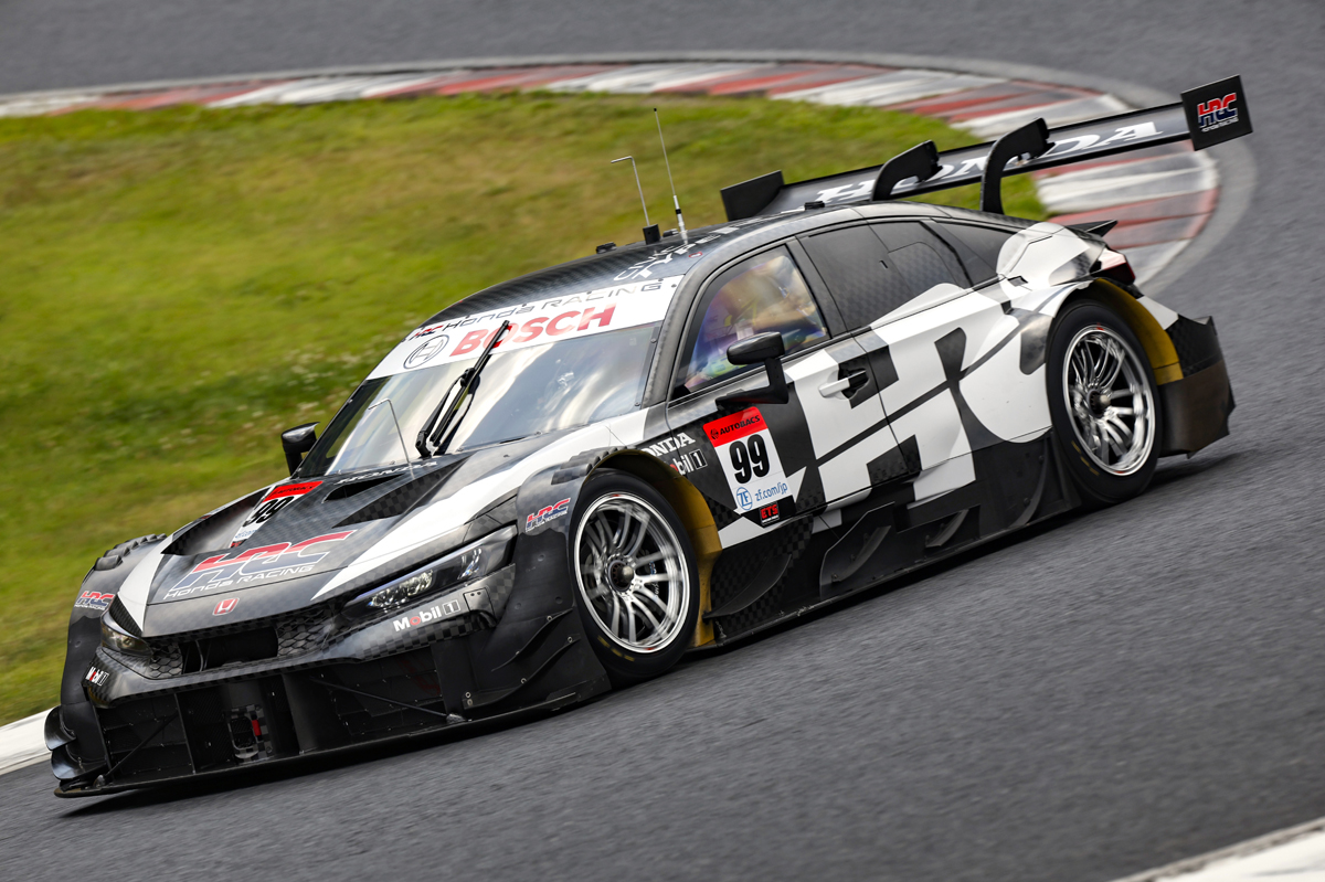 2024年のSUPER GTシリーズGT500クラスへの参戦を予定するCIVIC TYPE RGTが走行テストを開始 カー・アンド