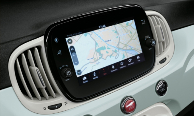 ▲Apple CarPlay／Android Auto対応オーディオプレイヤー（Uconnect）／7インチタッチパネルモニターを装備