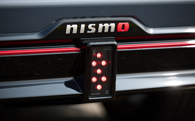▲新造形のNISMO専用前後LEDフォグランプを装着して、新世代NISMOロードカーであることを主張する