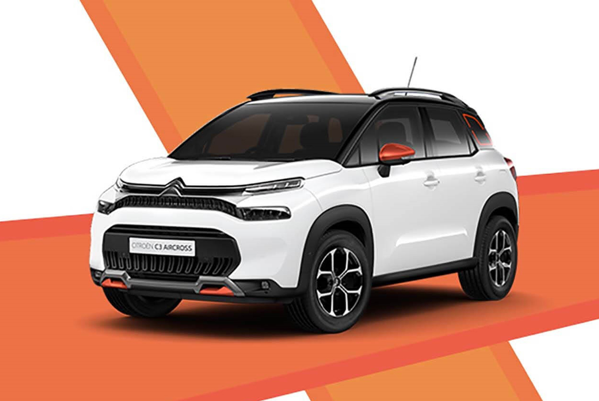 マットオレンジのアクセントカラーを施したシトロエンC3エアクロスSUV