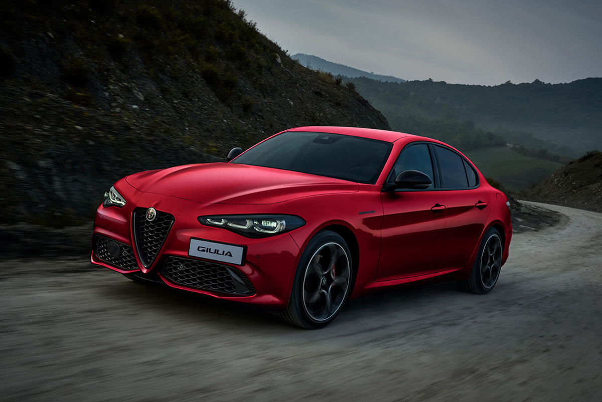 伝統の「COMPETIZIONE」を冠するアルファロメオ・ジュリア