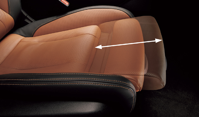 ▲リミテッドEXの本革シート装着車には運転席・助手席シートベンチレーションおよび運転席クッション長調整機構を新たに組み込む。写真はタン／オレンジステッチのナッパレザー表皮