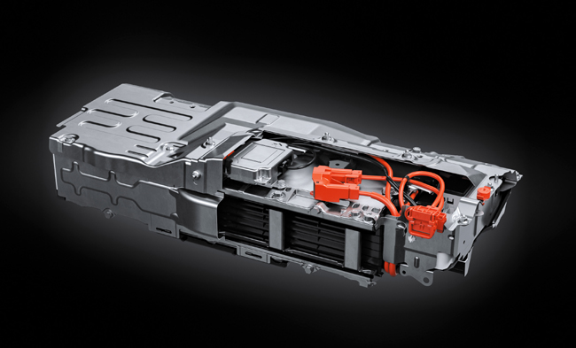 ▲パワートレインには高効率なM15A-FXE型1490cc直列3気筒DOHC12V“ダイナミックフォース”ガソリンエンジンに、モーター出力を向上した軽量でコンパクトなトランスアクスル、高い電池出力のバイポーラ型ニッケル水素電池で構成した1.5HEVシステムを搭載