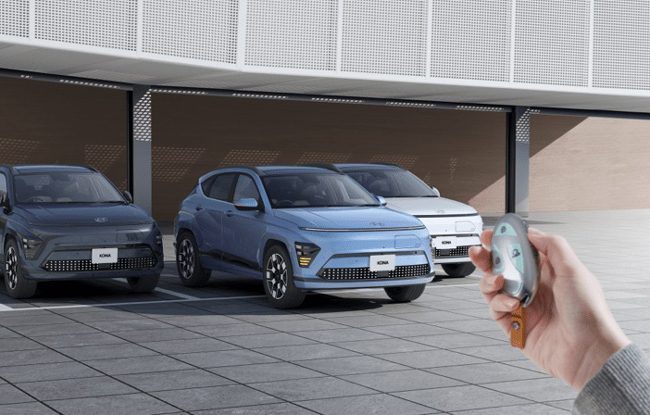▲高速道路ドライビングアシスト2（HDA2、写真・上）やリモートスマートパーキングアシストE(RSPA-E、同・下)などで構成する最新世代の先進安全運転支援システム「Hyundai SmartSense」を採用
