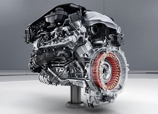 ▲エンジンとトランスミッションの間にはモーター兼発電機のISGを配置。48V電気システムによって駆動するモーターは16kW／250Nmのパワー＆トルクを絞り出し、加速時などでエンジンを効率的にサポートする