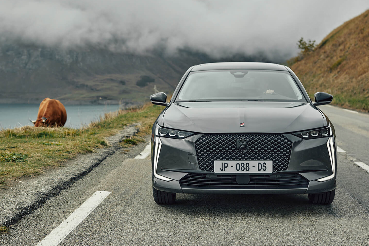 DS PERFORMANCEのスポーツマインドあふれる内外装を採用したDS4の特別仕様車が日本上陸
