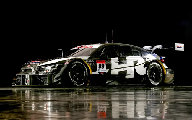 ▲2024年シーズンのSUPER GTシリーズ GT500クラスに参戦予定の「CIVIC TYPE R-GT」コンセプト（2023年開発車両カラー）を披露