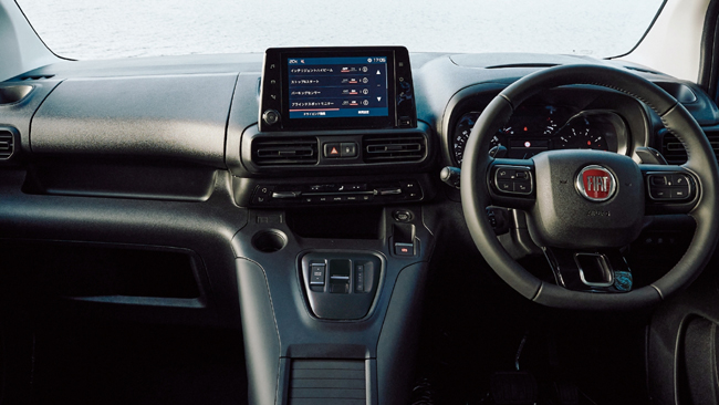 ▲多様な情報を見やすく表示する8インチタッチパネルモニター（Apple CarPlay／Android Auto対応）を装備。日本導入モデルのハンドル位置は右