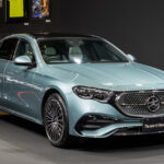 ▲メルセデス・ベンツE350e スポーツ エディションスター　価格：9SAT988万円　全長4960×全幅1880×全高1485mm　ホイールベース2960mm　車重2170kg　乗車定員5名　EV走行換算距離（WLTCモード）112km、燃料消費率（WLTCモード）12.7km/リットル