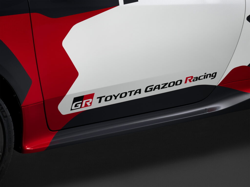 TOYOTA GAZOO Racingデカール  
（ドア左右/リヤバンパー） 