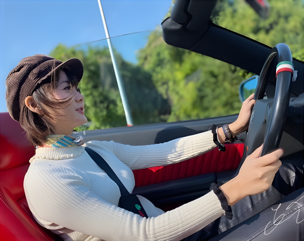 アルファロメオスパイダーを運転するYUさん