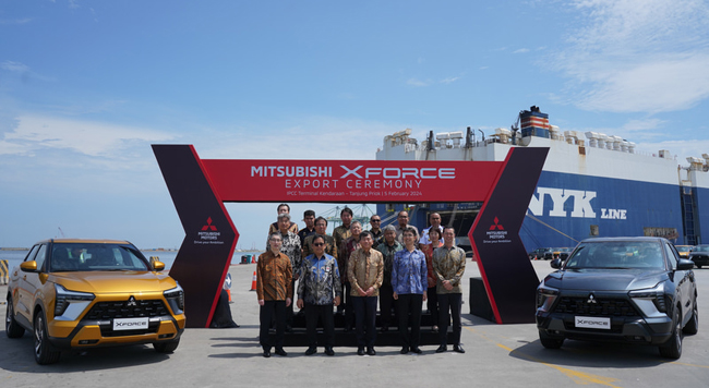 ▲三菱自動車がインドネシアで生産する新世代コンパクトSUV「エクスフォース」の輸出を開始したと発表。輸出港となるタンジュンプリオク港では記念式典が催される