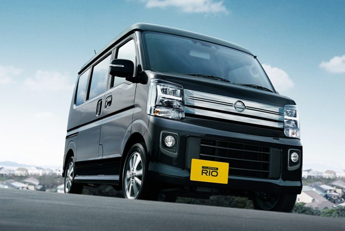 日産の軽キャブバン「NV100クリッパー」と軽キャブワゴン「NV100 
