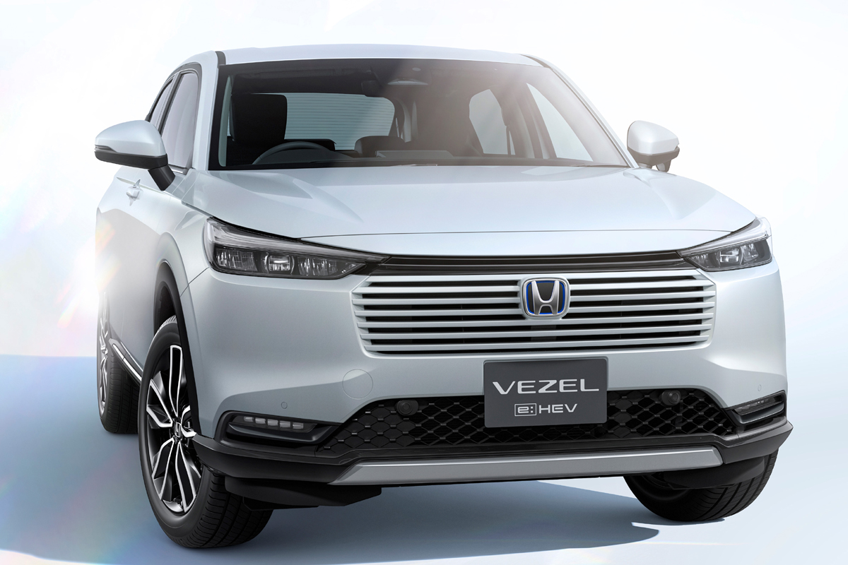 新型Vezel play純正 ブラック塗装バンパーロアーガーニッシュ 写真で