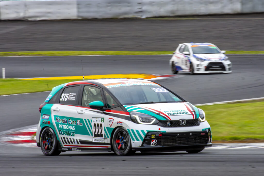 ５位／222号車／DUEANCE J-net Cars Tokai FIT