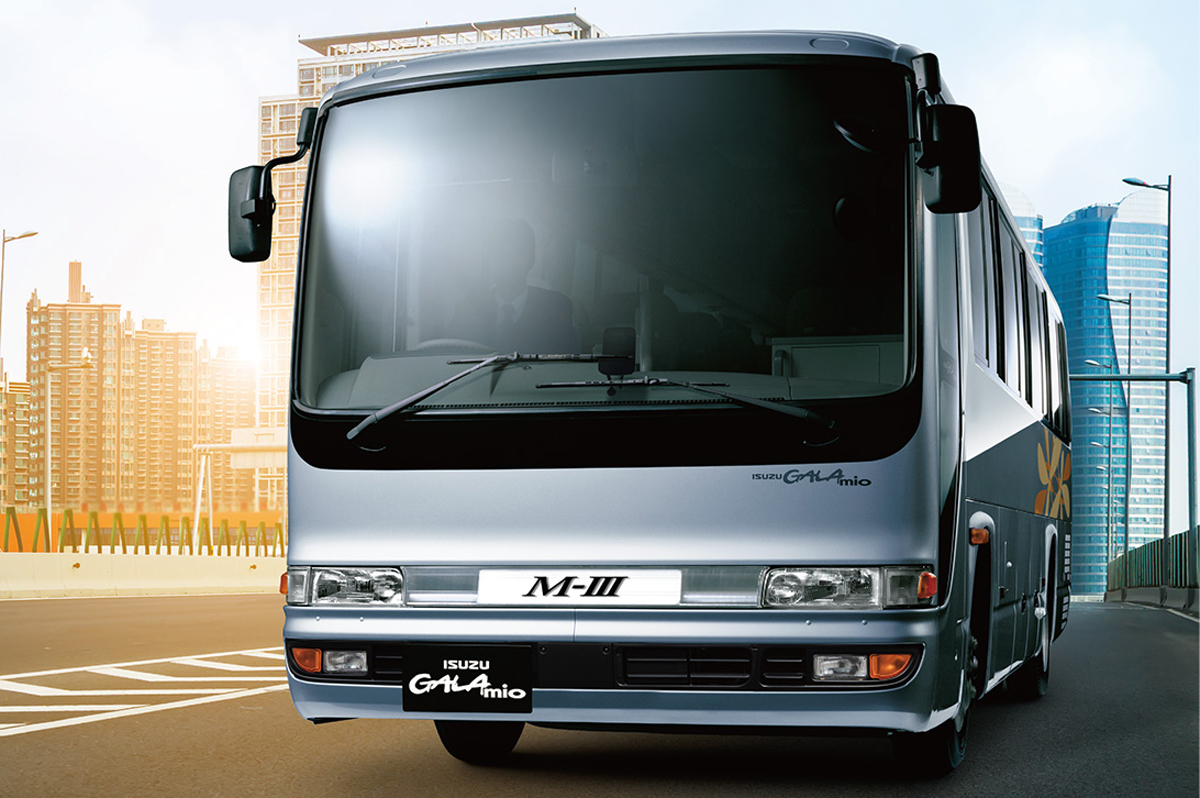 中型観光バスのいすゞ・ガーラミオが安全装備を拡充 - カー・アンド