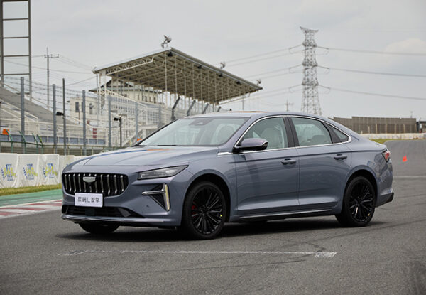 【注目モデル試乗】最新中国ベストセラーHEVを体感。吉利汽車(ジーリー)のSUV&セダン、ちょっと乗り - カー・アンド・ドライバー ...