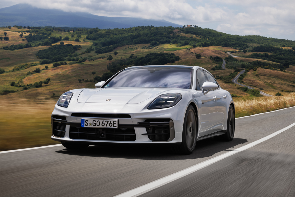 新型ポルシェ・パナメーラの「ターボS E-ハイブリッド」と「GTS」の