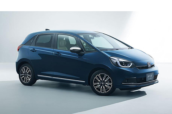 車のフィット2015年型 フィット（ホンダ）13G・L ホンダセンシング DBA-GK4