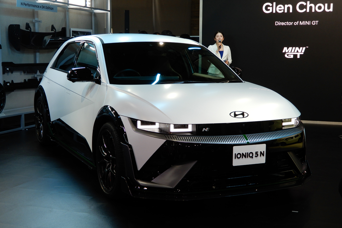 土屋圭市 直筆サイン 2025 Hyundai N Performance額付き ドリキン”こと土屋圭市氏が監修したヒョンデIONIQ 5 Nの