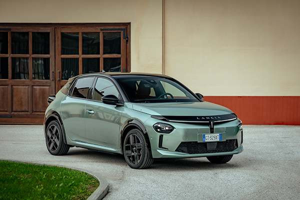 名門ランチアが復活に向け本格始動。まずは新世代のイプシロンを発表