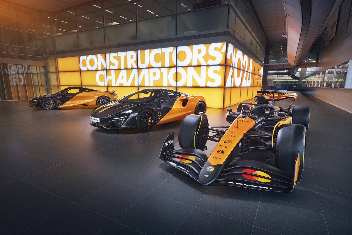 花火　マクラーレン L.ハミルトン&マクラーレン　M.ハッキネン　2台 マクラーレンMP4-14 ミカ・ハッキネン2度目のチャンピオンマシン