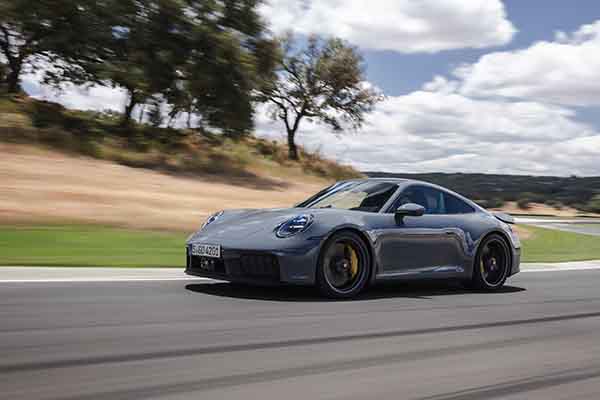【ポルシェの実力】911カレラGTSの「t-hybrid」はモータースポーツ由来のハイパワー志向。システム出力541ps、トップスピードは312km/hに達する！
