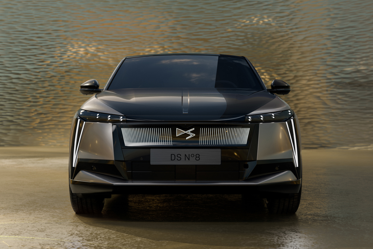 DSオートモビルの新しい旗艦EV「DS N°8」が本年秋以降の日本発売に先駆けて全国の各ディーラーで順次ロードショー展示