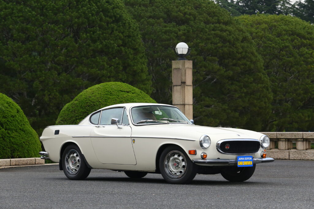 1972年式ボルボ1800E。アメリカ市場をメインターゲットに開発されたスポーツクーペ。スタイリングはイタリアのカロッツェリア・フルアが担当。「スウェディッシュ・フェラーリ」の愛称で呼ばれた。1959年にデビューし1973年までに4万7492台が生産された