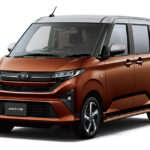 ▲ダイハツ・ムーヴRS(2WD)　価格：189万7500円　全長3395×全幅1475×全高1655mm　ホイールベース2460mm　車重890kg　乗車定員4名　WLTCモード燃費21.5km/リットル　写真のボディカラーはスムースグレーマイカメタリック×グレースブラウンクリスタルマイカ
