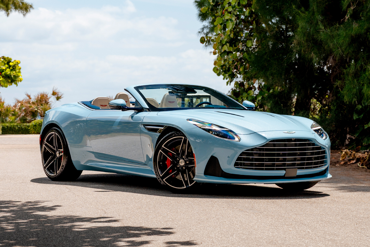 米国フロリダのパームビーチをオマージュしたアストンマーティンDB12