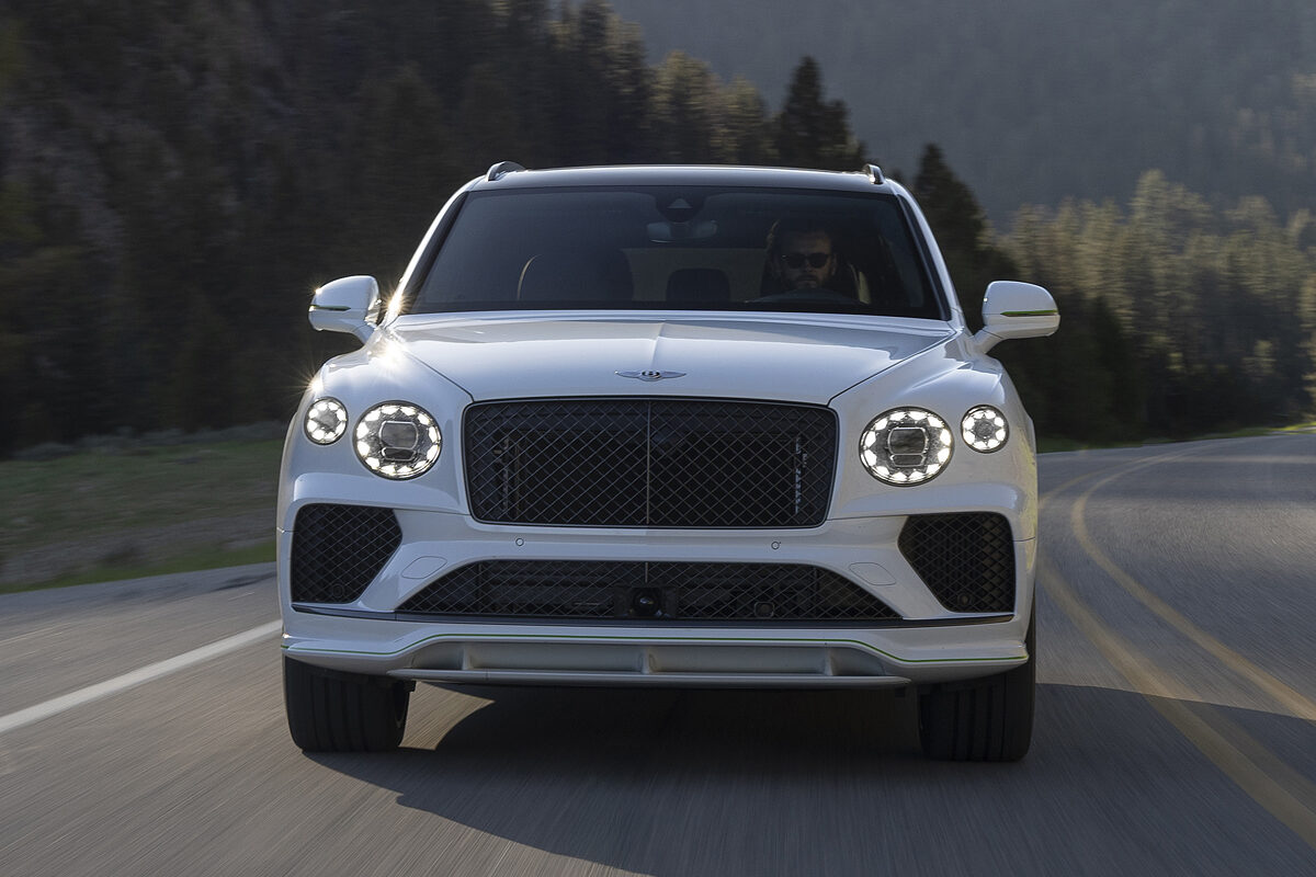 従来のW12エンジンの最高出力を上回るV8エンジンを搭載したベントレー・ベンテイガの新世代ハイパフォーマンスモデル「ベンテイガ スピード」が登場